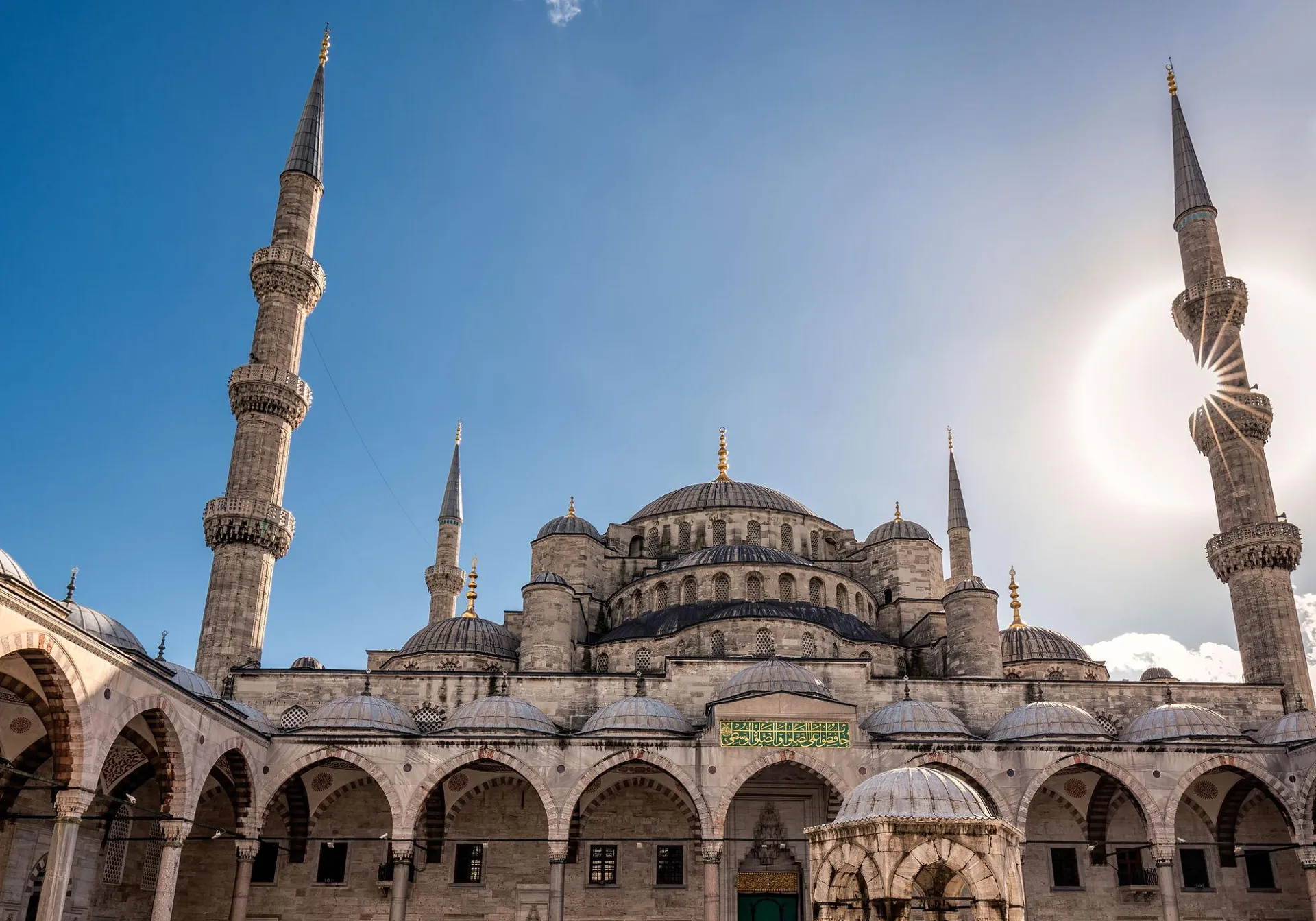 Saraylardan camilere, çarşılardan Boğaz’a Osmanlı İstanbul’unun izlerini keşfedin