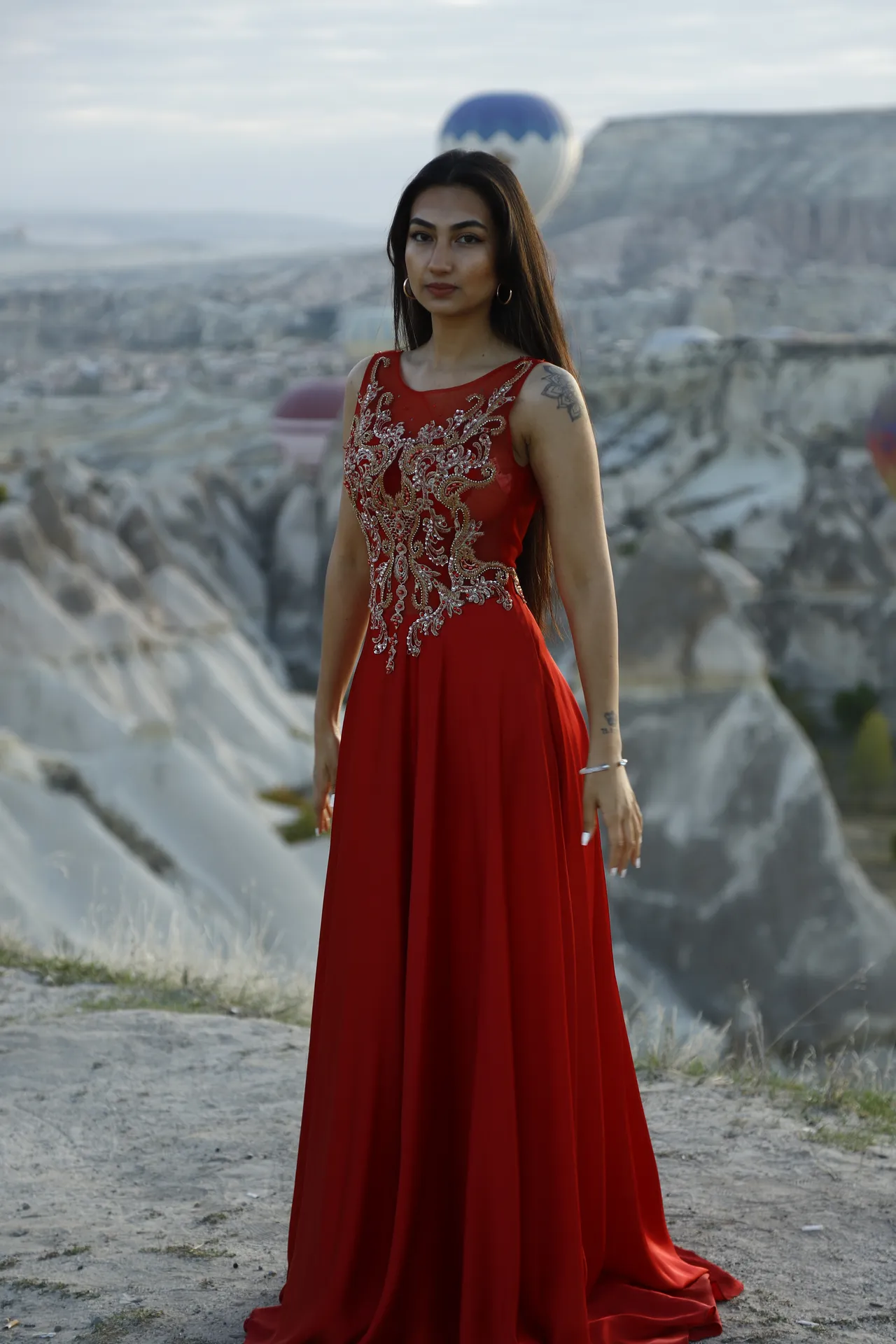 Kapadokya Kırmızı Taşlı Elbise Kiralama